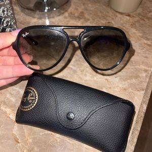 Black Ray Bans with case